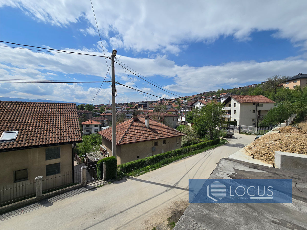 LOCUS: Dvije kuće na parceli 1.091m2, Pofalići 19