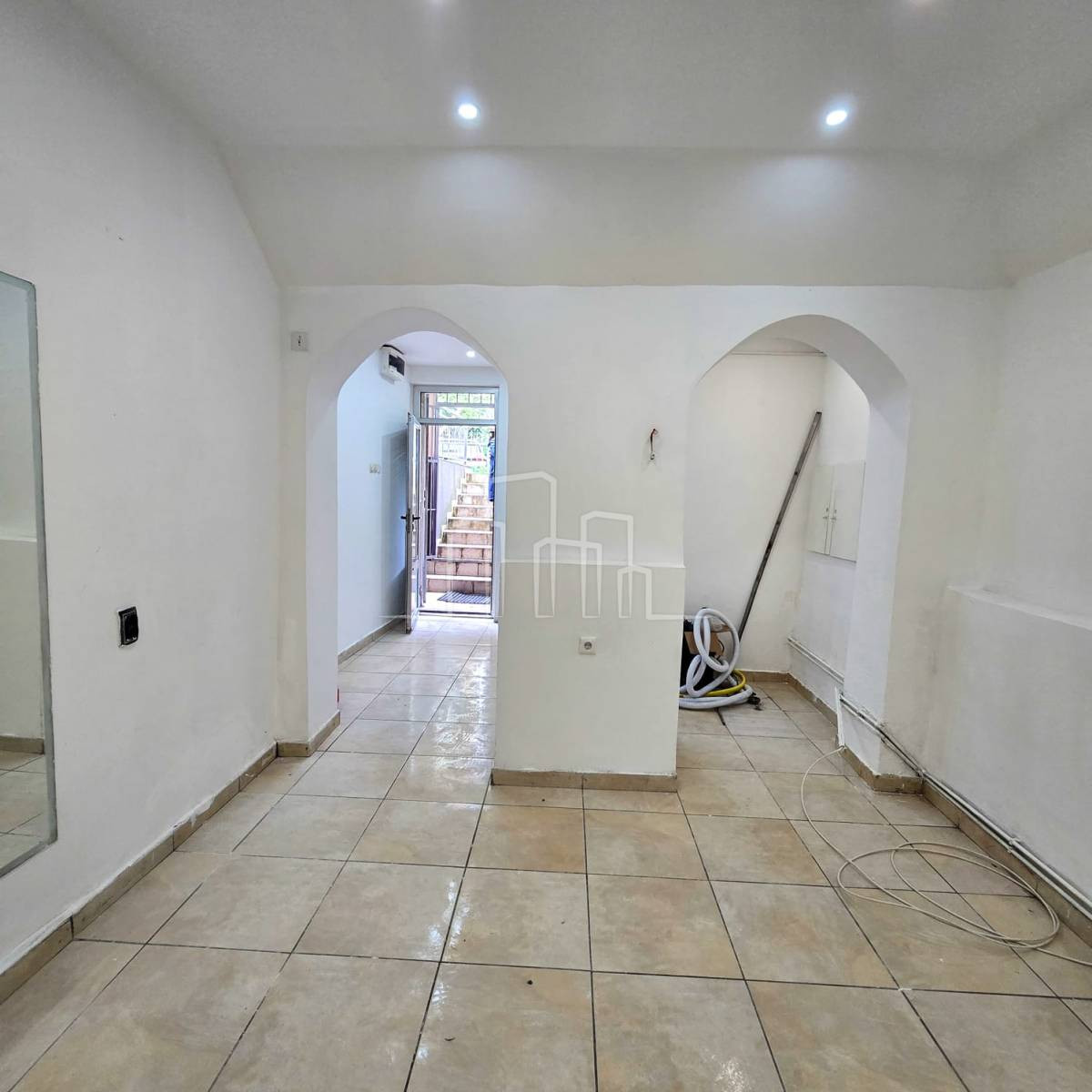 Poslovni Prostor 25m2 Hrasno Najam 2