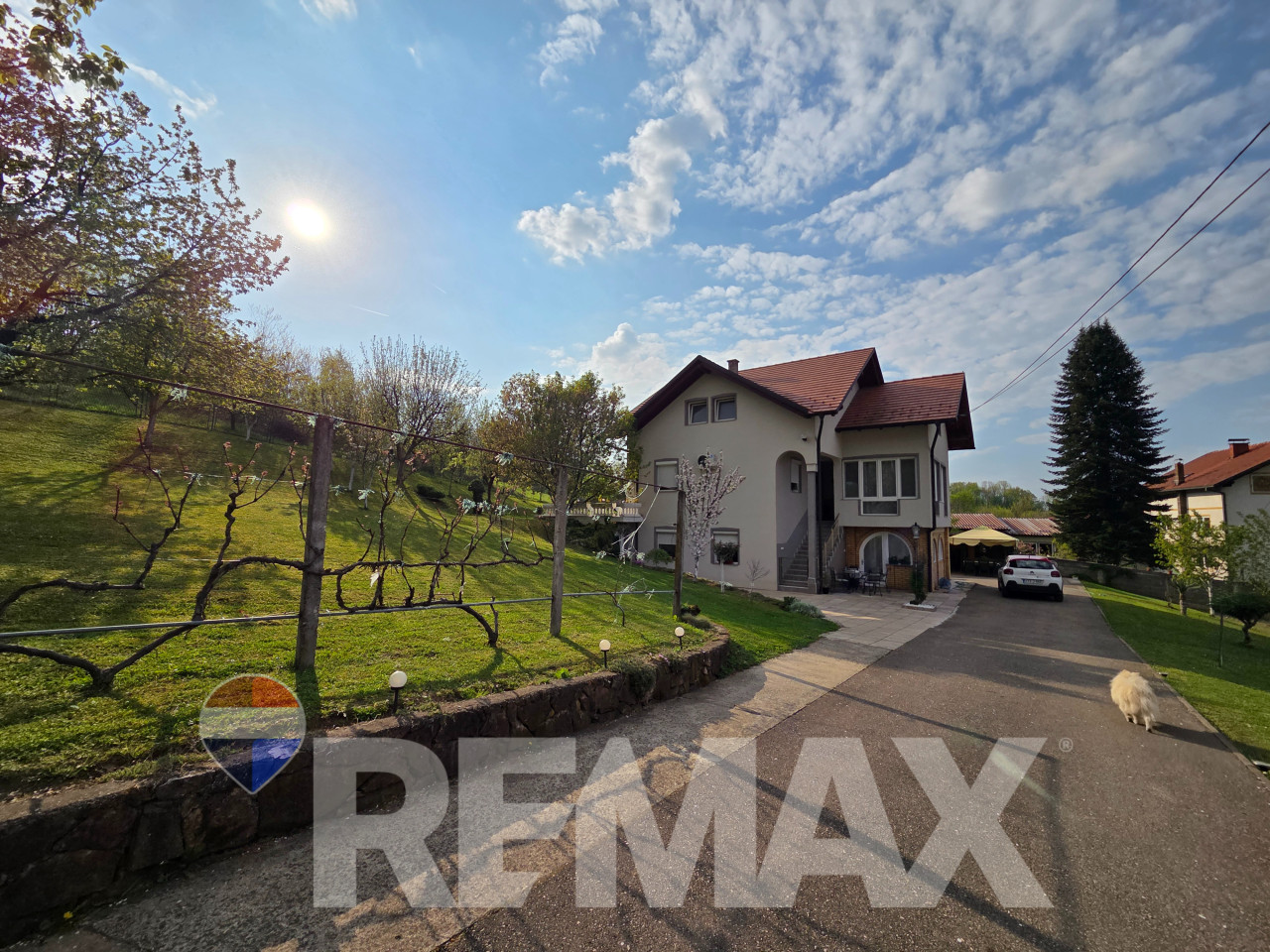 Predivna kuća 250m2,plac 2112m2,voćnjak,pecana,2 garaže,Debeljaci 2