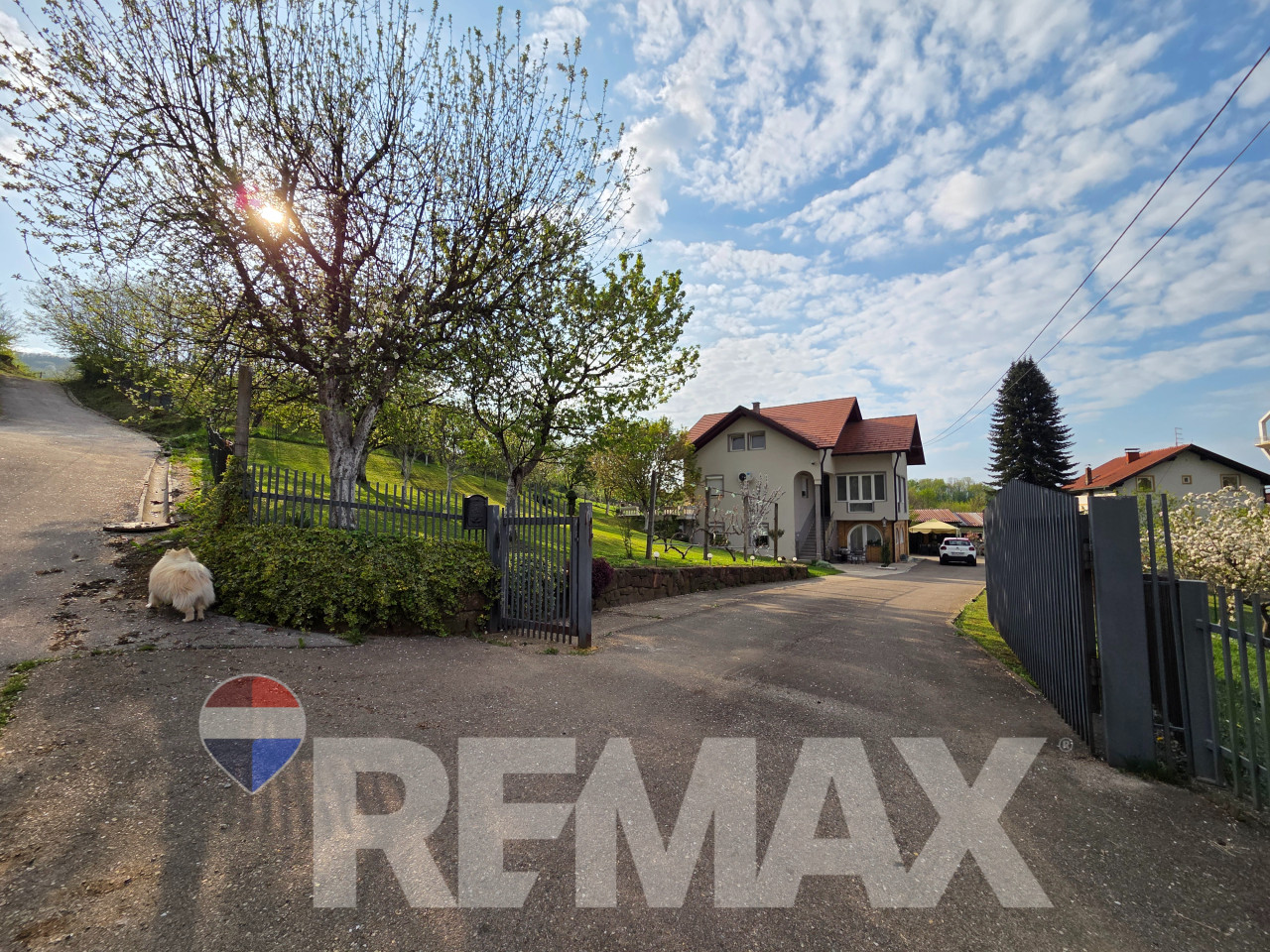 Predivna kuća 250m2,plac 2112m2,voćnjak,pecana,2 garaže,Debeljaci 3