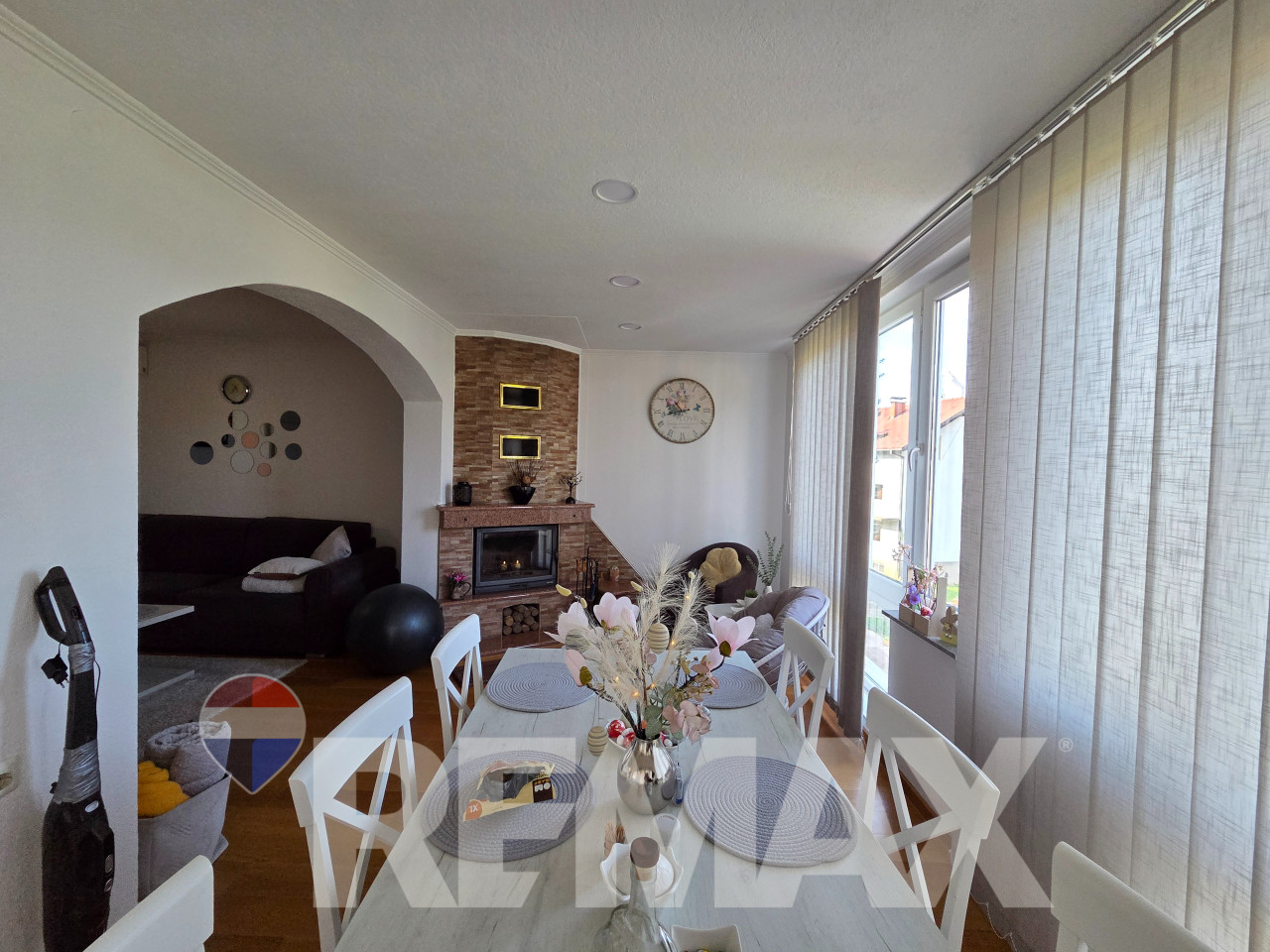 Predivna kuća 250m2,plac 2112m2,voćnjak,pecana,2 garaže,Debeljaci 6