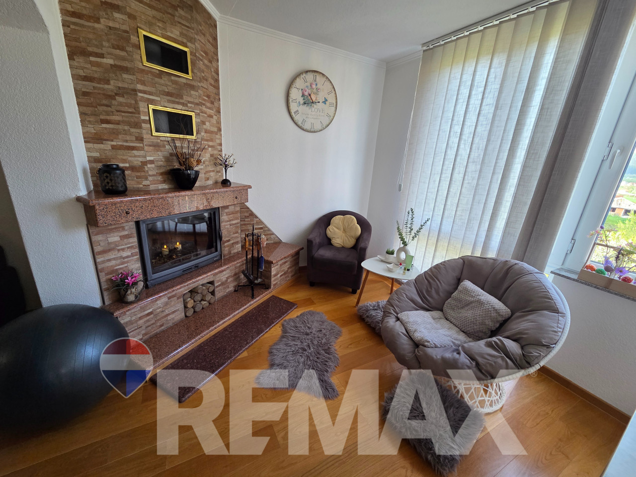 Predivna kuća 250m2,plac 2112m2,voćnjak,pecana,2 garaže,Debeljaci 7