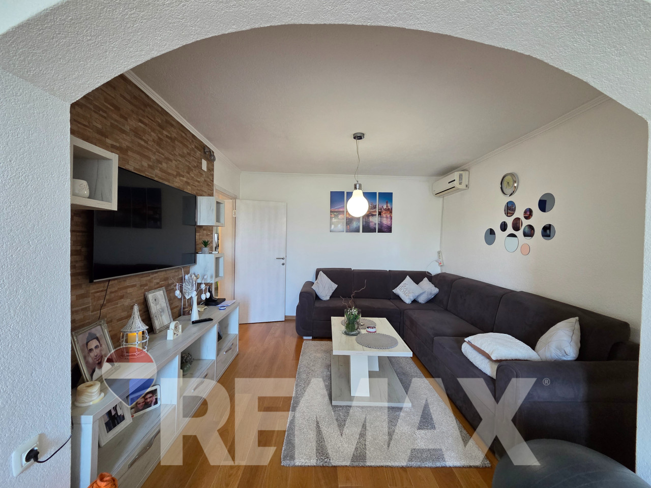 Predivna kuća 250m2,plac 2112m2,voćnjak,pecana,2 garaže,Debeljaci 8