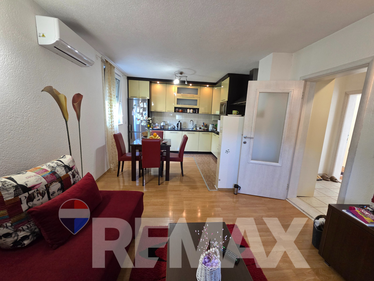 Predivna kuća 250m2,plac 2112m2,voćnjak,pecana,2 garaže,Debeljaci 9