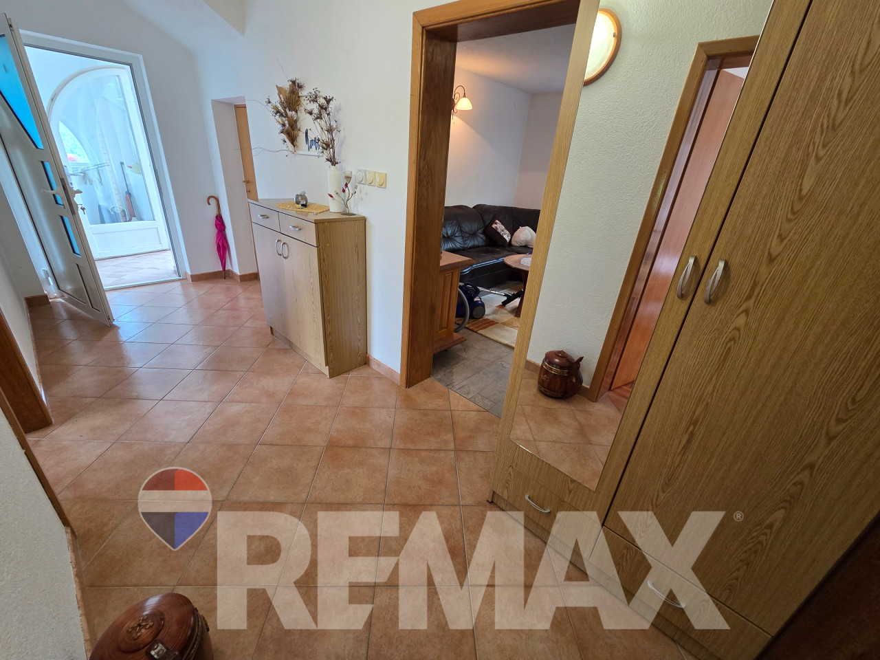 Predivna kuća 250m2,plac 2112m2,voćnjak,pecana,2 garaže,Debeljaci 17