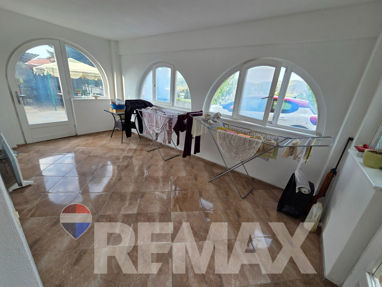 Predivna kuća 250m2,plac 2112m2,voćnjak,pecana,2 garaže,Debeljaci 19