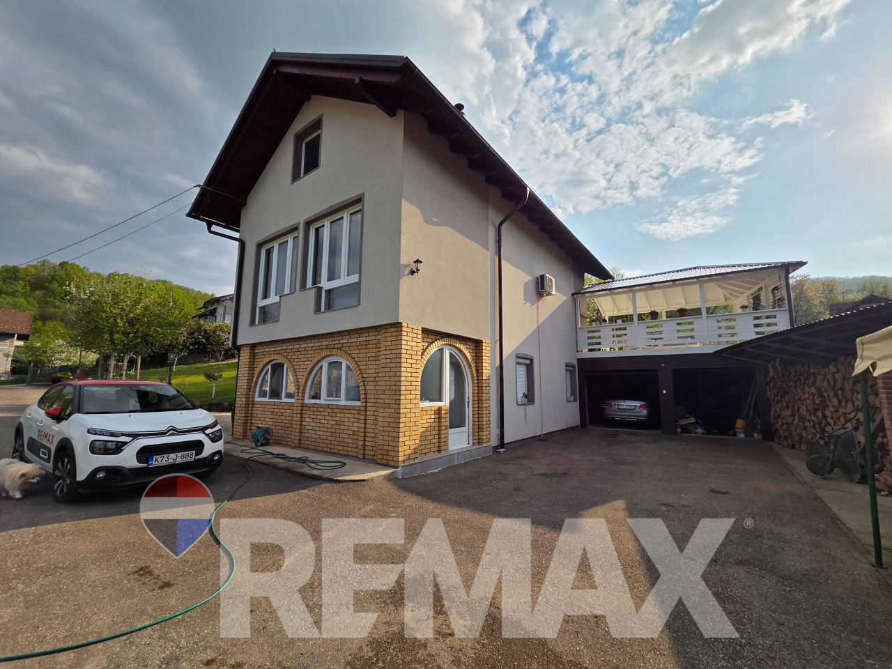 Predivna kuća 250m2,plac 2112m2,voćnjak,pecana,2 garaže,Debeljaci 20