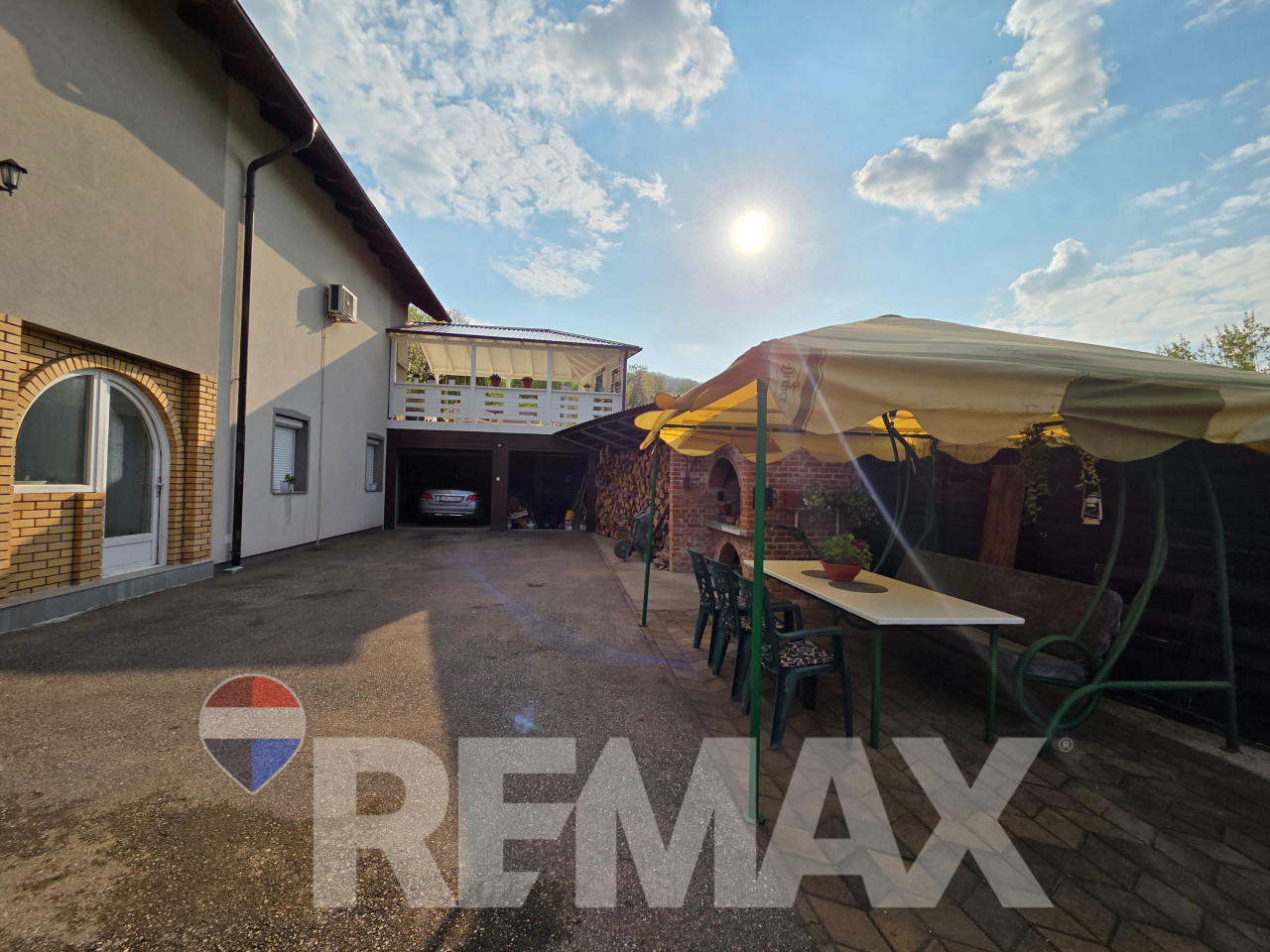 Predivna kuća 250m2,plac 2112m2,voćnjak,pecana,2 garaže,Debeljaci 21