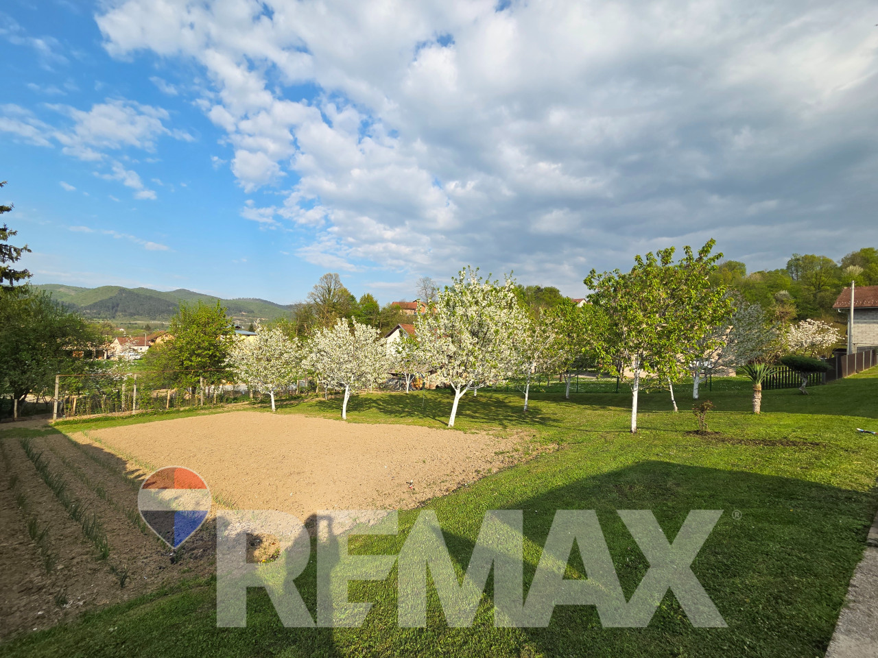Predivna kuća 250m2,plac 2112m2,voćnjak,pecana,2 garaže,Debeljaci 23