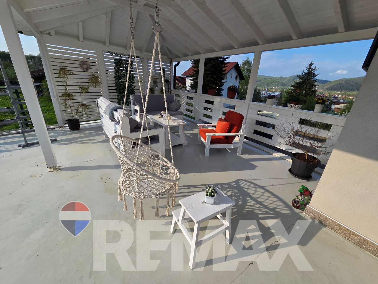 Predivna kuća 250m2,plac 2112m2,voćnjak,pecana,2 garaže,Debeljaci 26