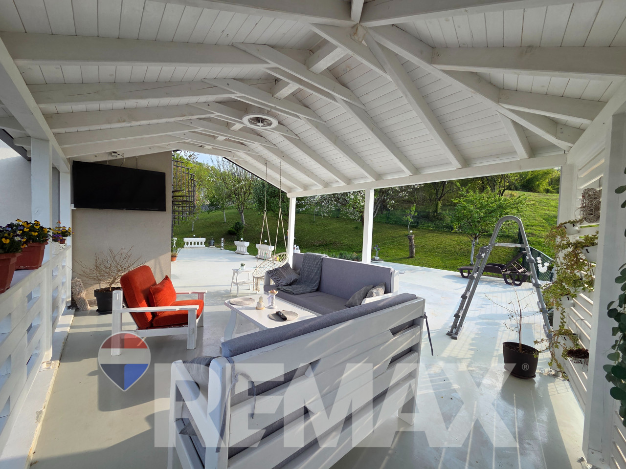 Predivna kuća 250m2,plac 2112m2,voćnjak,pecana,2 garaže,Debeljaci 27