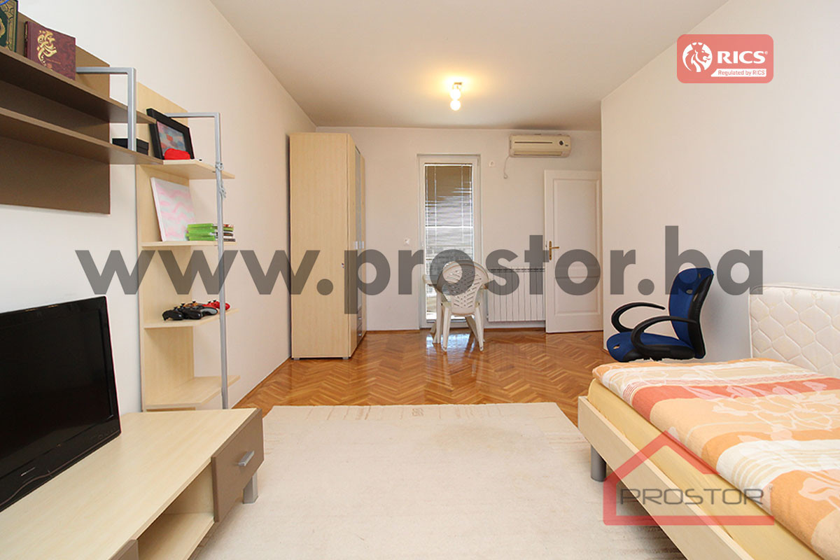 PROSTOR prodaje: Petosoban penthouse sa garažom, Stup 8