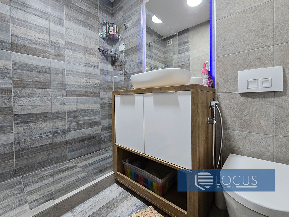 LOCUS: Namješten trosoban stan i garaža, Bulevar 10