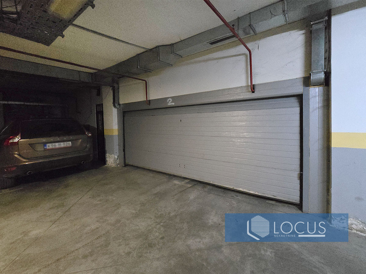 LOCUS: Namješten trosoban stan i garaža, Bulevar 13