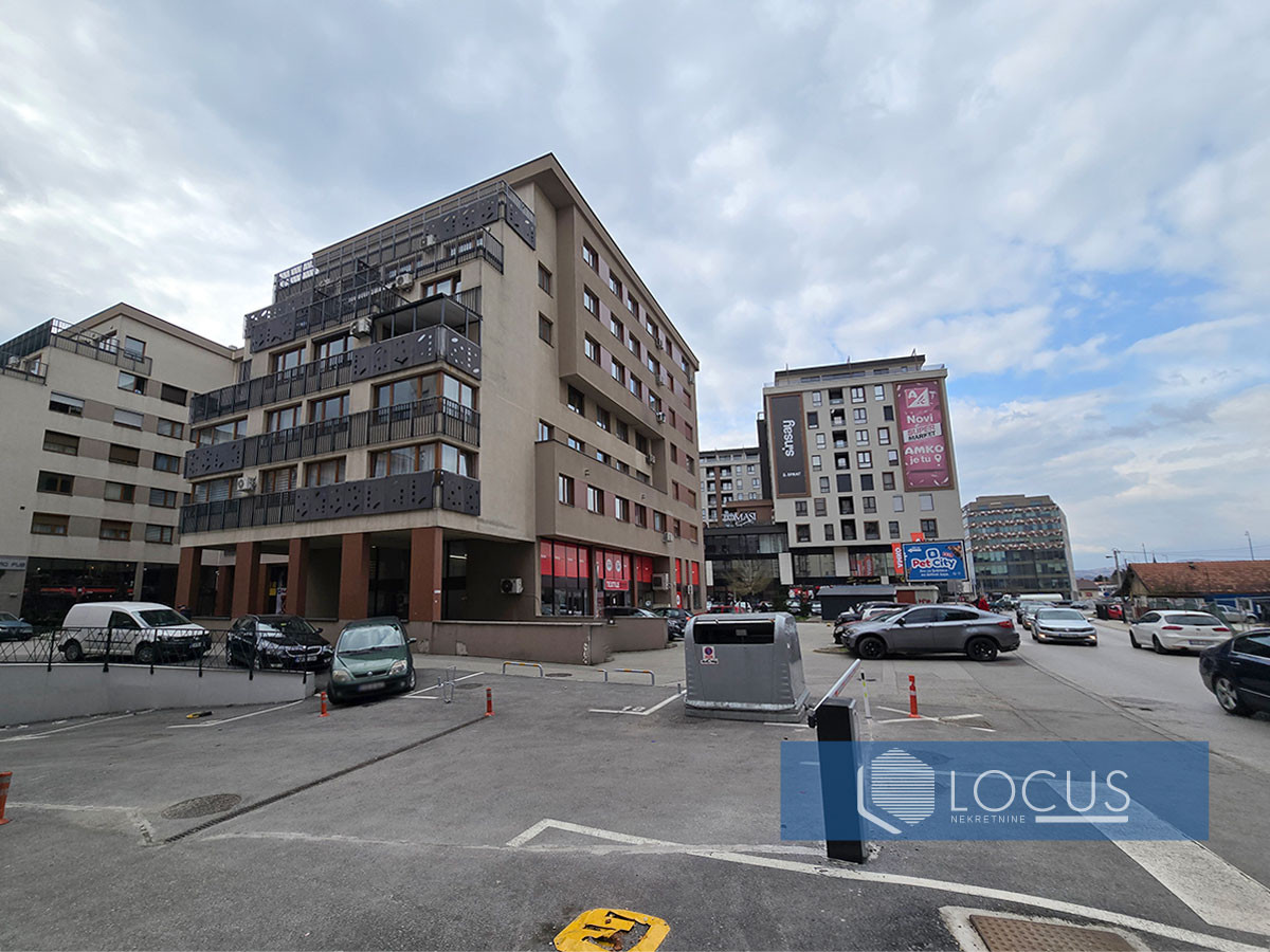 LOCUS: Namješten trosoban stan i garaža, Bulevar