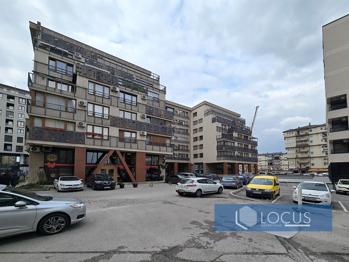 LOCUS: Namješten trosoban stan i garaža, Bulevar 15