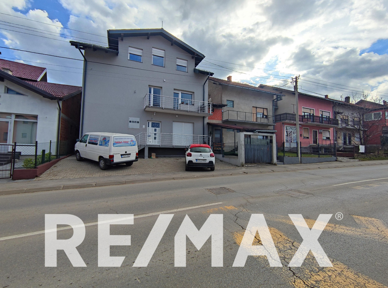 Kuća za najam 330m2, stambena ili poslovna namjena,Petrićevac