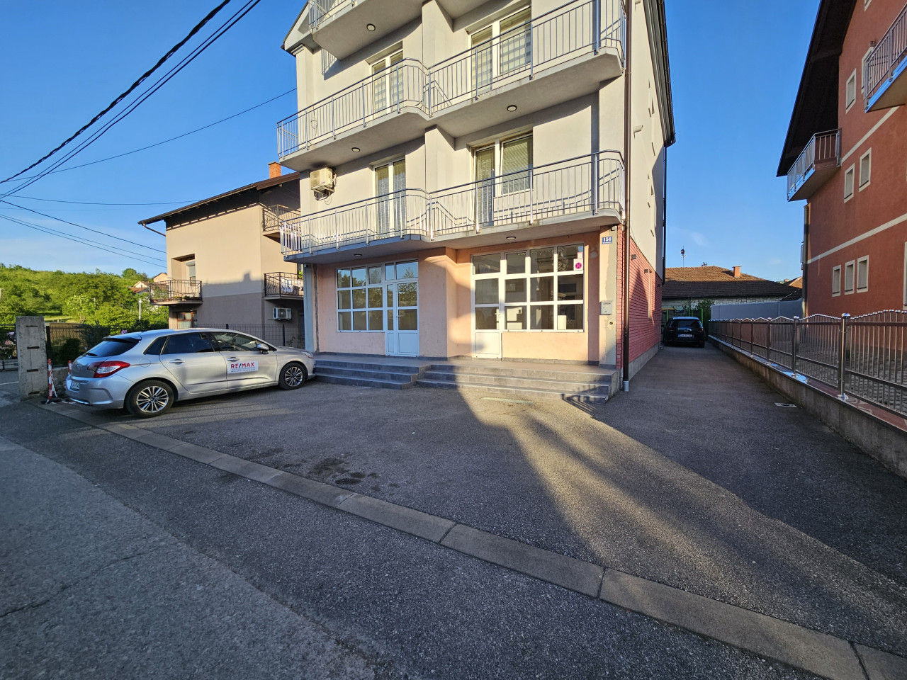 Poslovni prostor za najam 80m2 | Mirna ulica | 3 parking mjesta 2