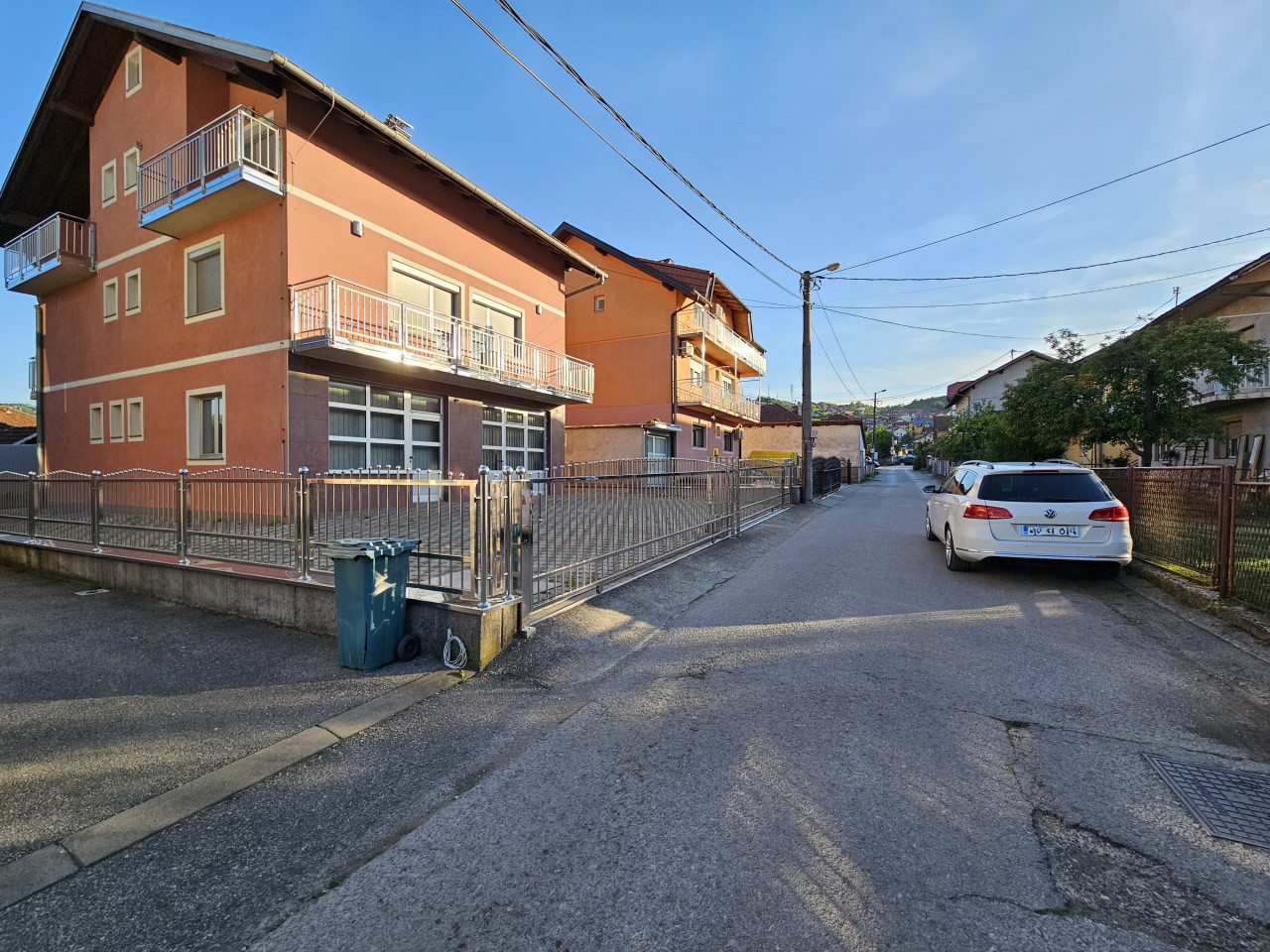 Poslovni prostor za najam 80m2 | Mirna ulica | 3 parking mjesta 3