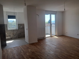 USELJIV trosoban Banja Luka 76m2
