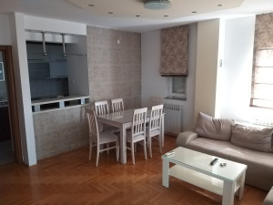 Troiposoban/četverosoban namješten stan - 87 m2