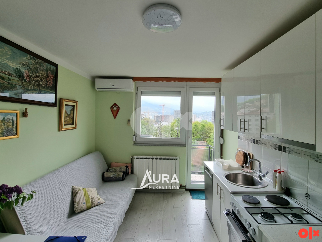 AURA/ Renoviran i namješten stan / Pofalići 8
