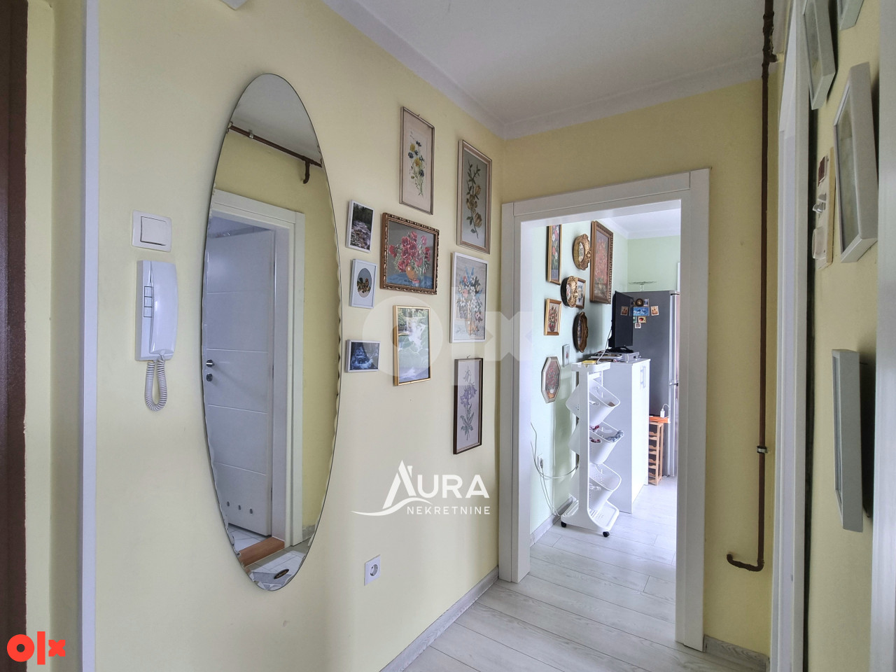 AURA/ Renoviran i namješten stan / Pofalići 17
