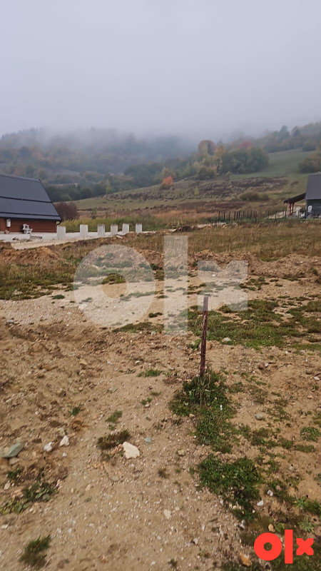 Zemljište Novi Travnik 1015m2 2