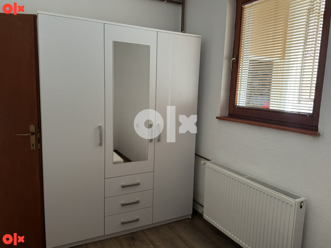 Iznajmljujem stan 40 m2, Režije uarčunate 3