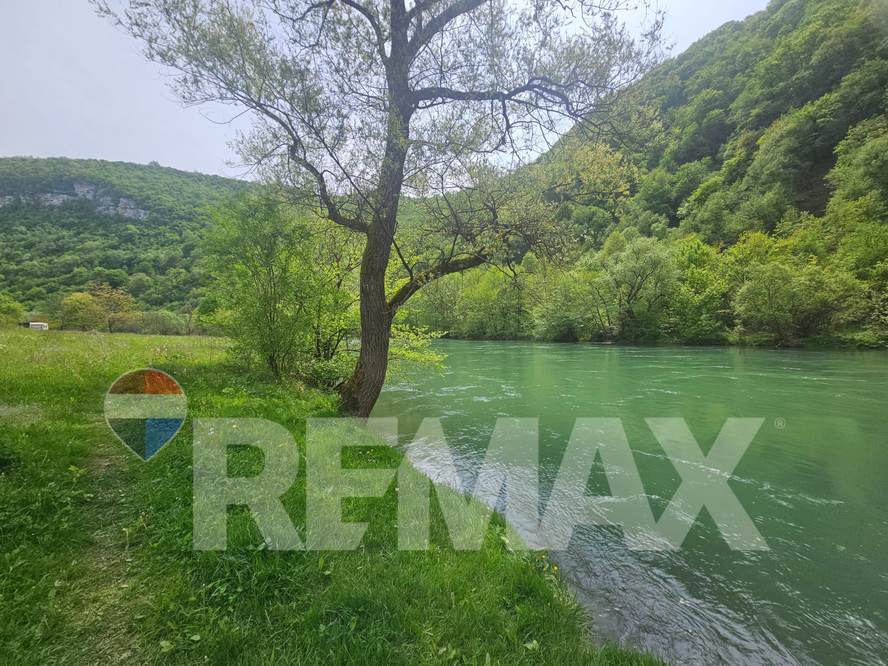 Parcela 1064m2 uz obalu Vrbasa/ Karanovac
