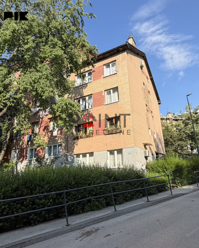 PRODAJA: Trosoban stan sa tavanom, Višnjik