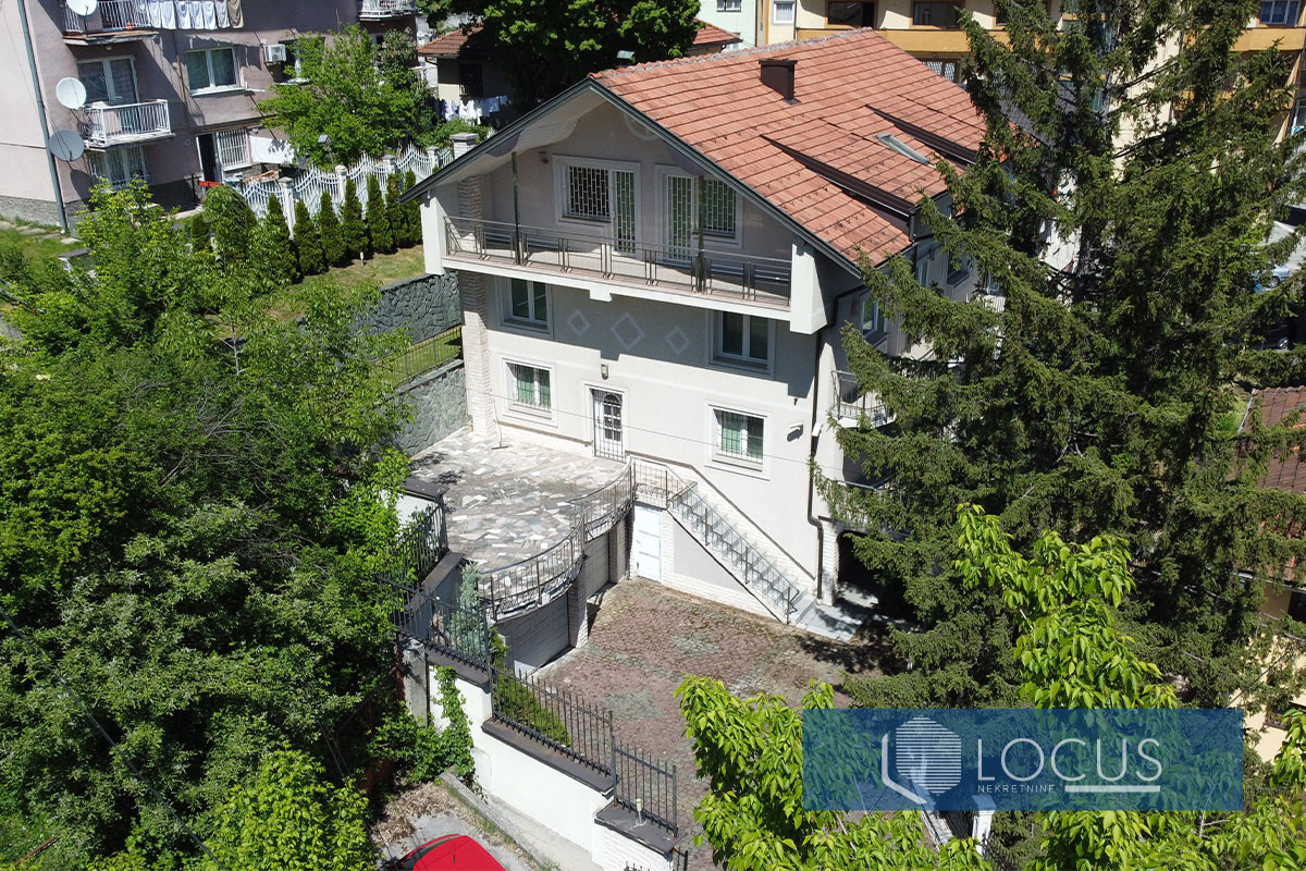 LOCUS: Atraktivna kuća 500m2, ul. Drinska, Pofalići