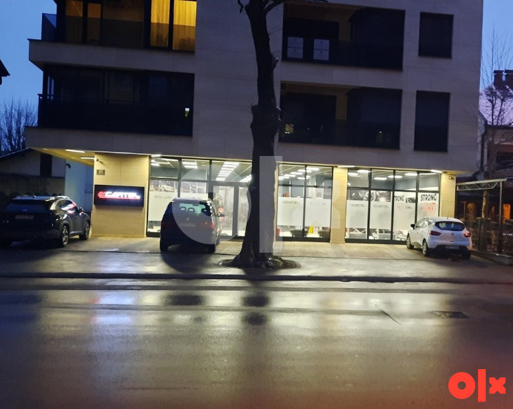 Poslovni prostor Banja Luka 411m2+37m2(TERASA)-EXTRA LOKACIJA
