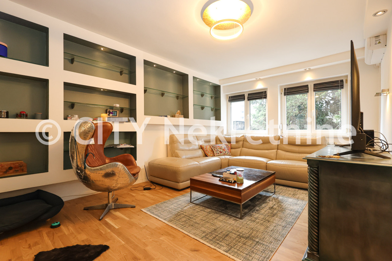 Trosoban adaptiran stan - Centar - Marijin Dvor - 83 m2 (55 m2)