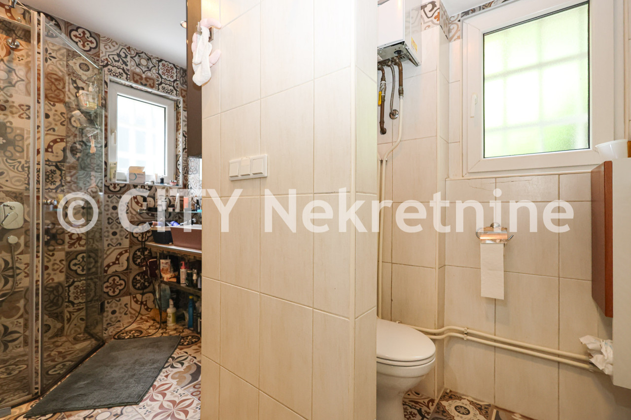 Trosoban adaptiran stan - Centar - Marijin Dvor - 83 m2 (55 m2) 15