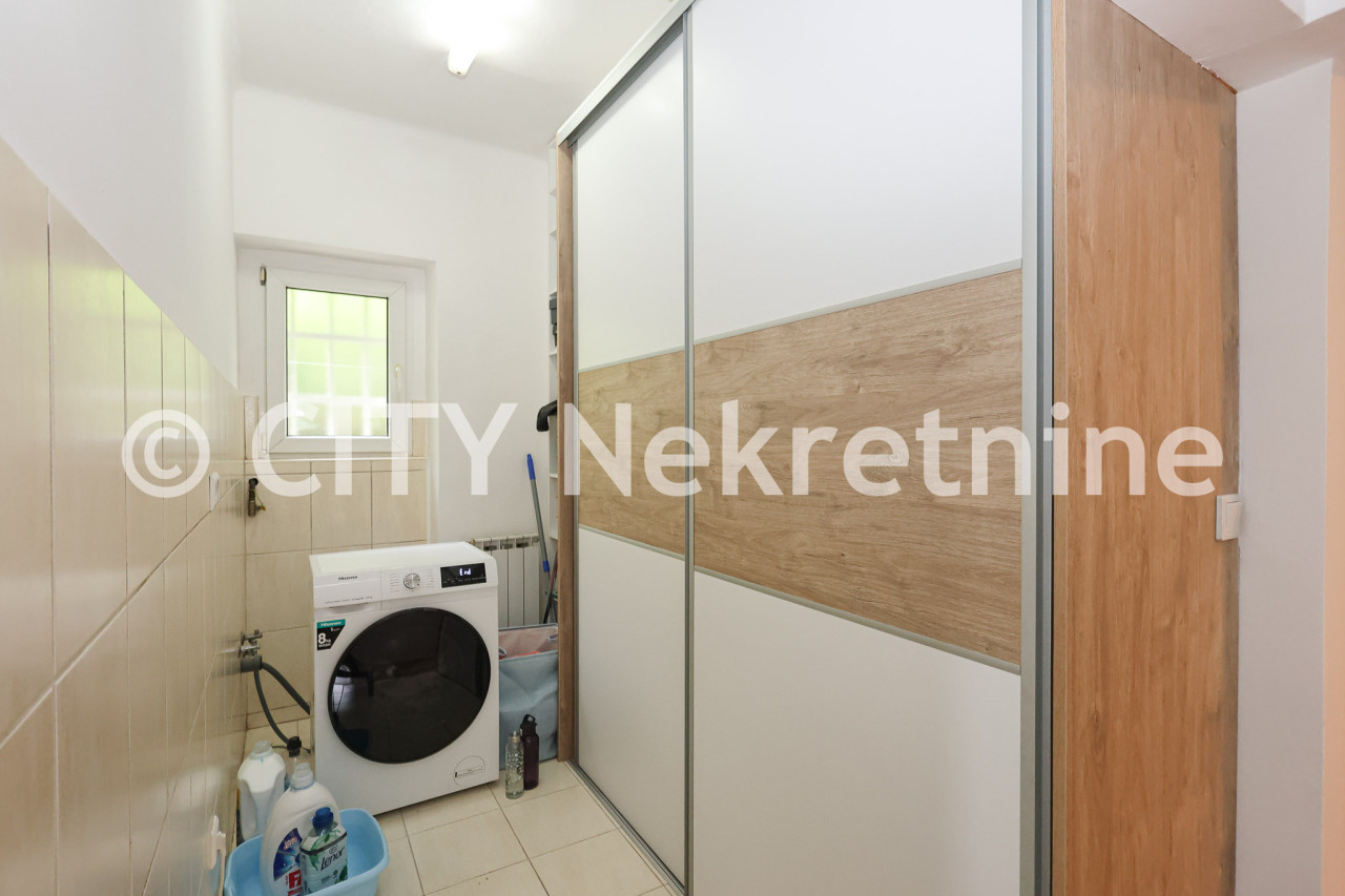Trosoban adaptiran stan - Centar - Marijin Dvor - 83 m2 (55 m2) 16