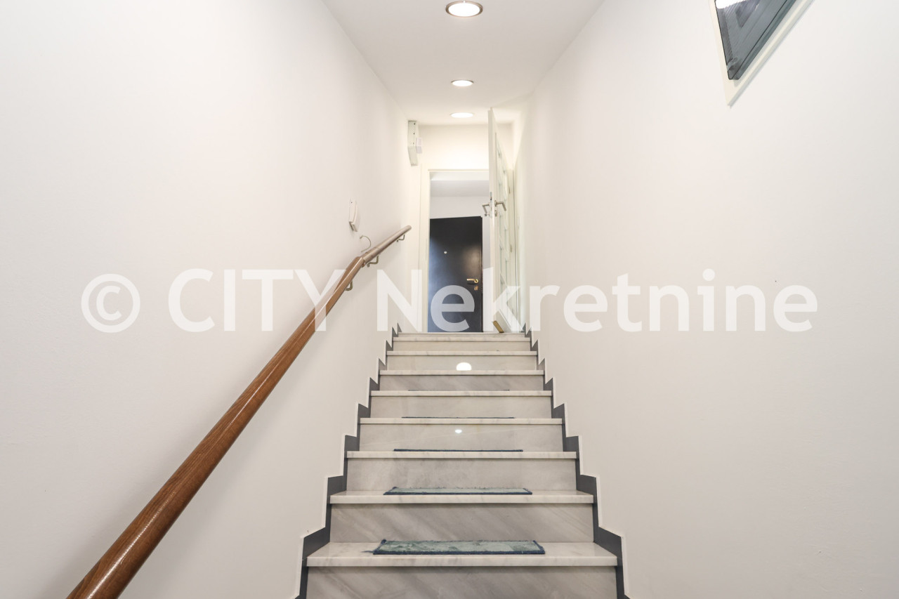 Trosoban adaptiran stan - Centar - Marijin Dvor - 83 m2 (55 m2) 18