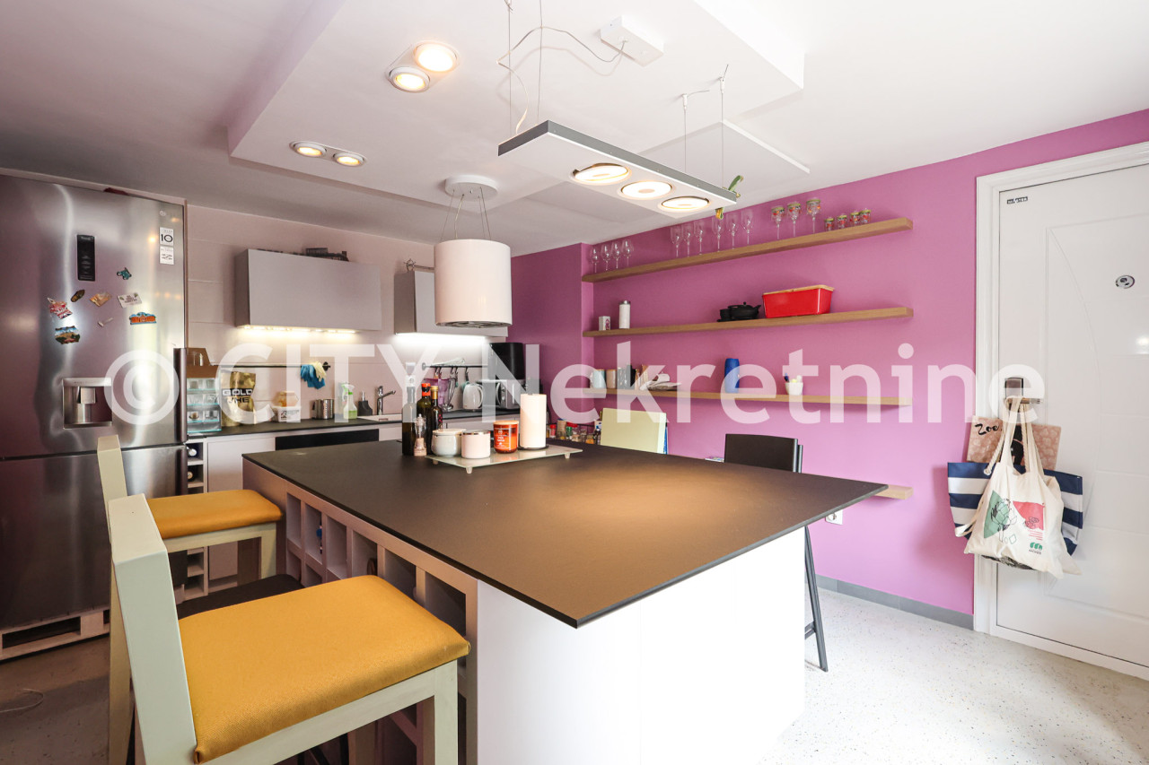 Trosoban adaptiran stan - Centar - Marijin Dvor - 83 m2 (55 m2) 19