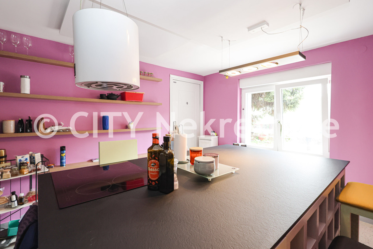 Trosoban adaptiran stan - Centar - Marijin Dvor - 83 m2 (55 m2) 22