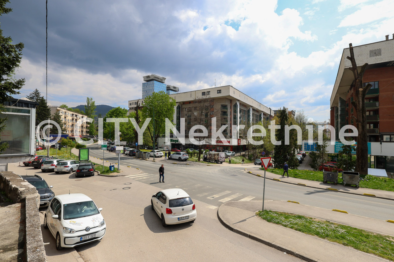 Trosoban adaptiran stan - Centar - Marijin Dvor - 83 m2 (55 m2) 24