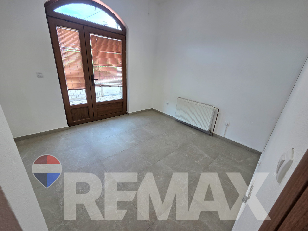 Funkcionalan prostor za najam, 20m2, parking, kod TC Tropic 3