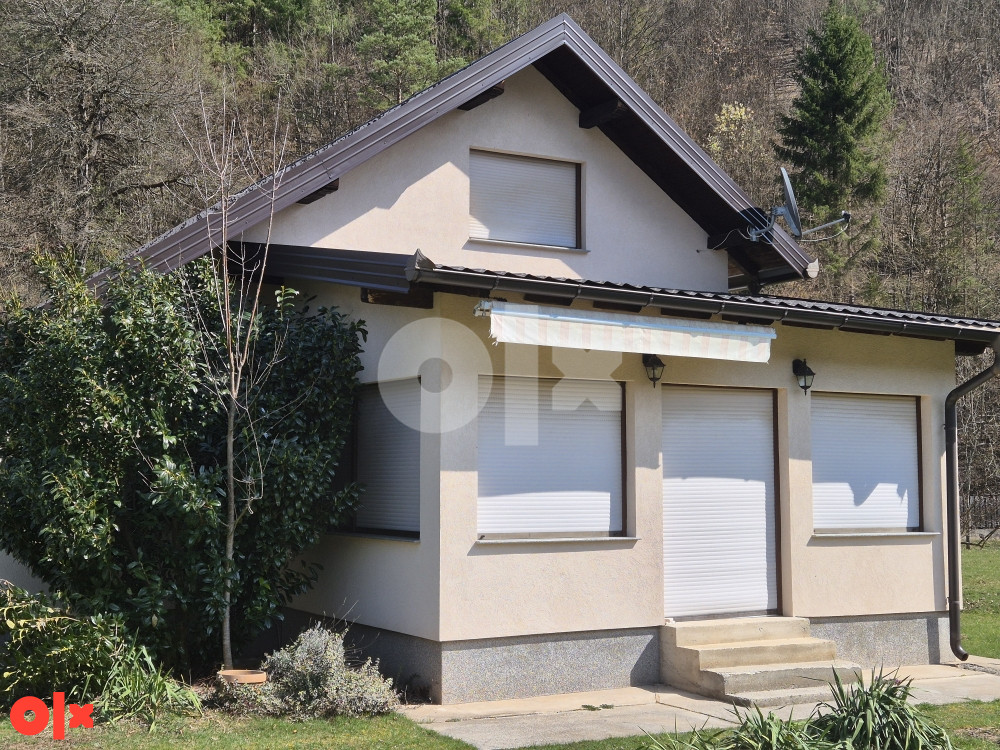 Vikendica sa zemljištem, 108 m2, 3000 m2, Prača 2