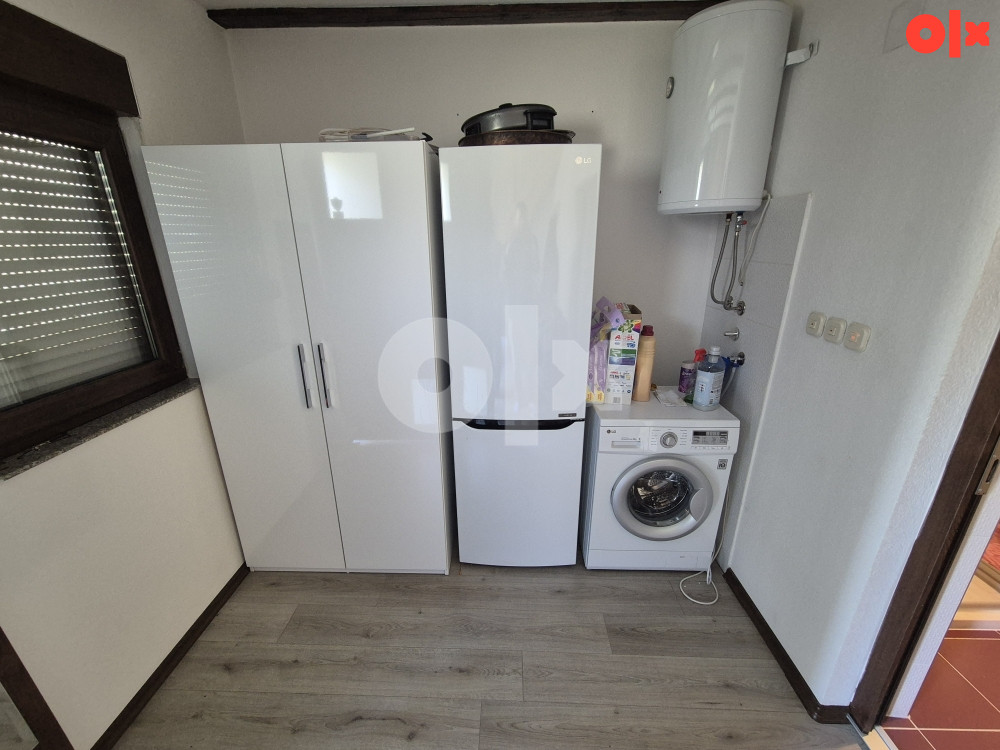 Vikendica sa zemljištem, 108 m2, 3000 m2, Prača 18