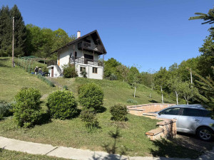 Vikendica sa zemljištem 1700m2 Lauš - Kosovska ulica