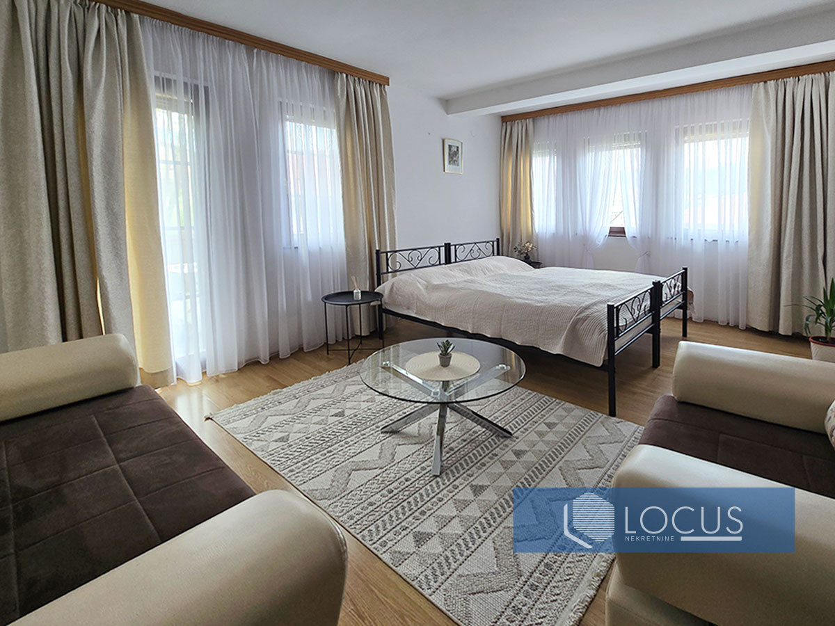 LOCUS: Kuća na parceli 469m2 u početku nas. Bistrik 8