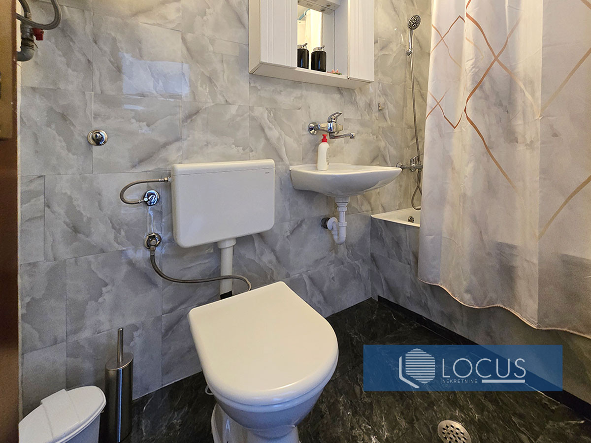 LOCUS: Kuća na parceli 469m2 u početku nas. Bistrik 10