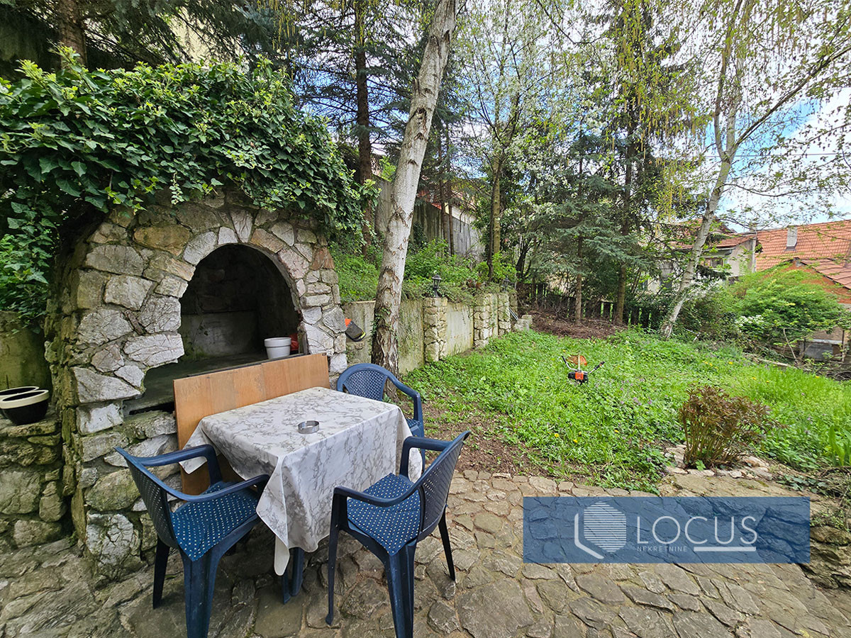 LOCUS: Kuća na parceli 469m2 u početku nas. Bistrik 14