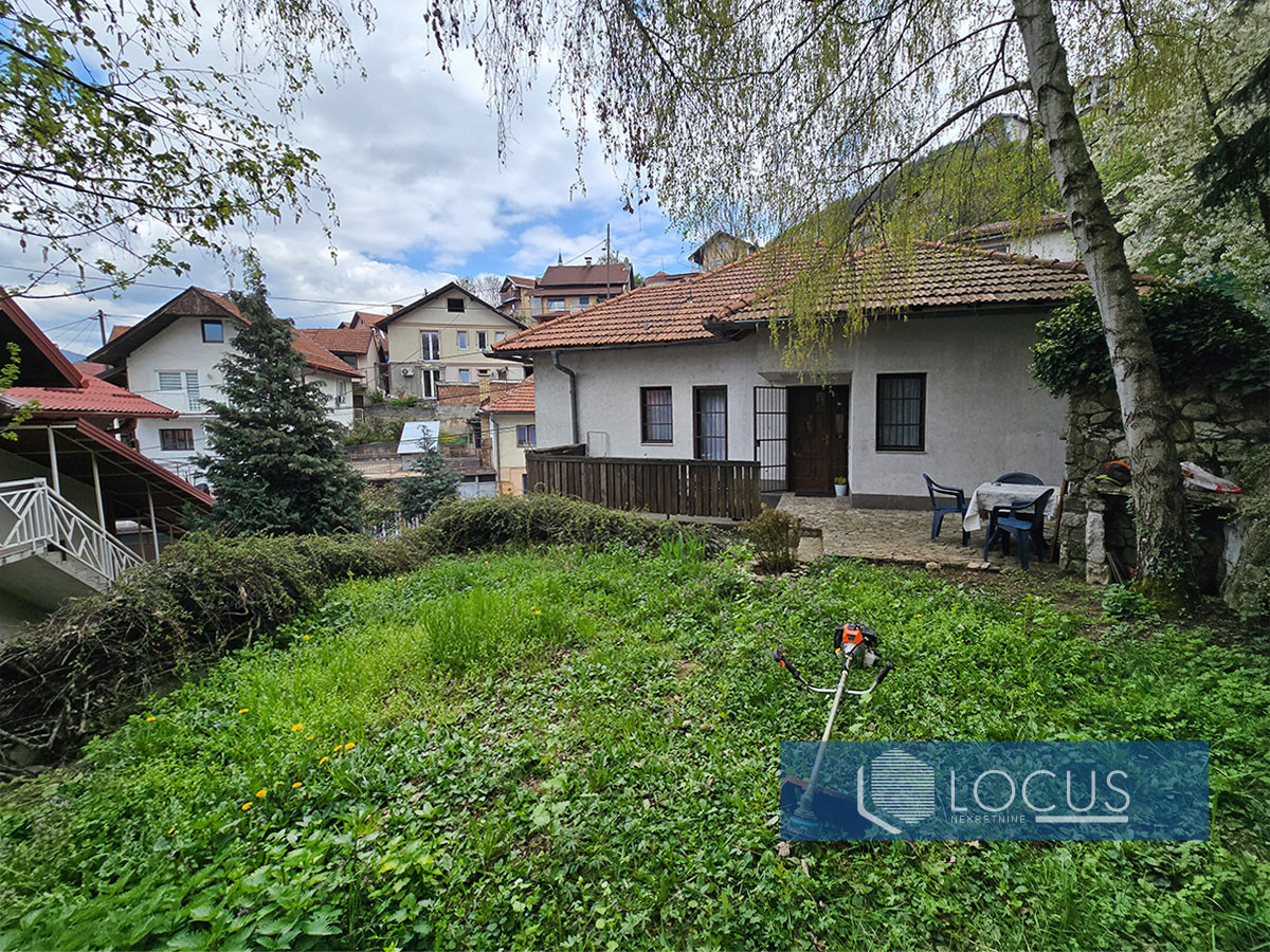 LOCUS: Kuća na parceli 469m2 u početku nas. Bistrik 15