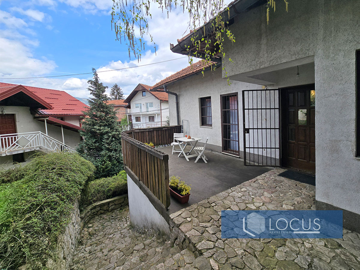 LOCUS: Kuća na parceli 469m2 u početku nas. Bistrik 16