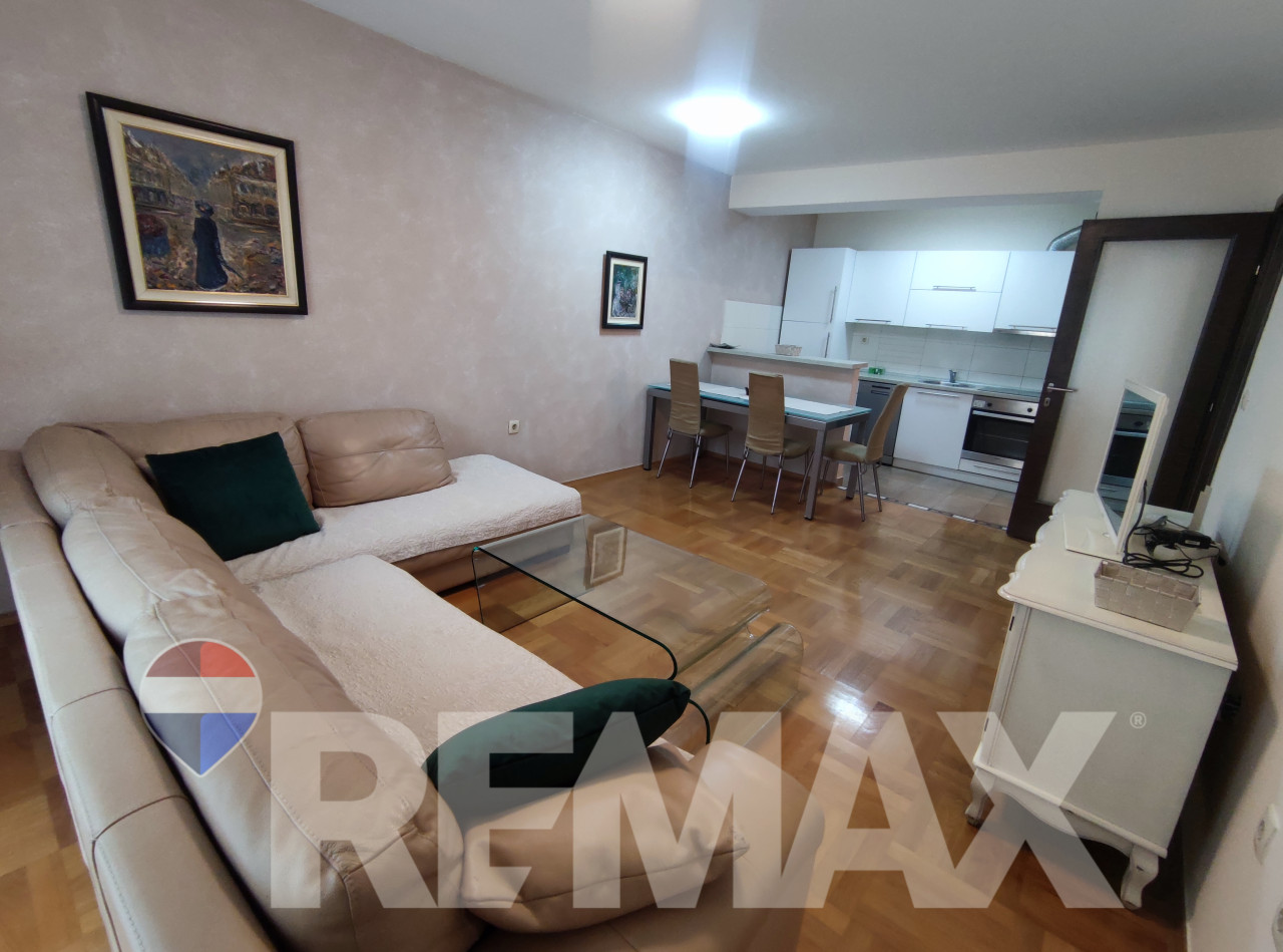 Dvosoban stan novije gradnje 52m2, centar/Jevrejska 3